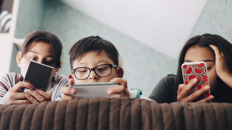 how to block adult content from mobile settings to protect children Block Adult Content: बच्चों को एडल्ट कंटेंट से कैसे बचाएं? अपने मोबाइल में तुरंत करें ये सेटिंग्स