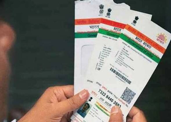 'હેડ ઓફ ફેમિલી' આધારિત આધાર અપડેટ પ્રક્રિયા તે લોકો માટે ખૂબ જ મદદરૂપ છે જેમની પાસે પોતાના દસ્તાવેજ નથી. તે લોકો તેમના પરિવારના વડાના દસ્તાવેજોનો ઉપયોગ કરીને આધારમાં દાખલ કરેલી માહિતી સરળતાથી અપડેટ કરી શકે છે. બાળકો, પત્ની/પતિ, માતા-પિતા જેવા લોકોને તેનો લાભ મળી શકે છે.