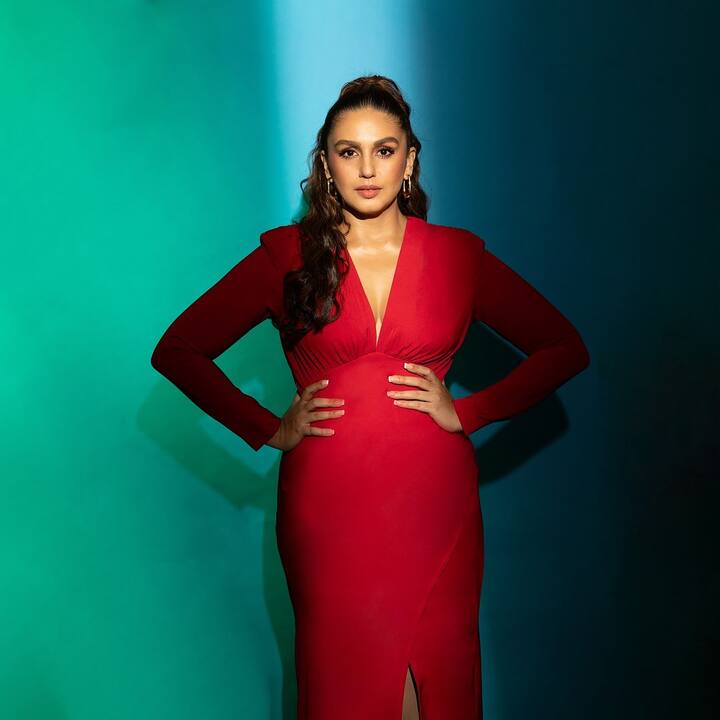 The actor styled her hair in a high ponytail and soft waves.