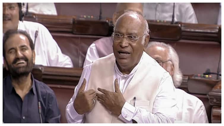 parliament session 2024 Mallikarjun Kharge attack PM Narendra modi JP Nadda जेपी नड्डा की तरफ देखकर राज्यसभा में गरजे खरगे, बोले- आपने कितनी सरकारें तोड़ीं