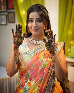 Apurva Nemlekar : मेहंदी रंगली गं...! अपूर्वा नेमळेकरच्या मेहंदीचे फोटो सोशल मीडियावर व्हायरल