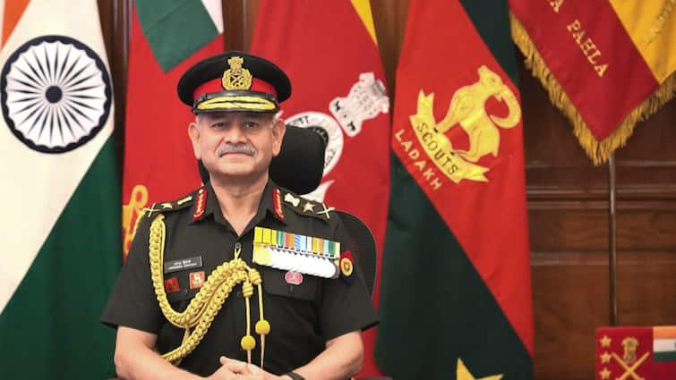 COAS General Upendra Dwivedi Receives Guard Of Honour New Army Chief General Upendra Dwivedi Receives Guard Of Honour — WATCH