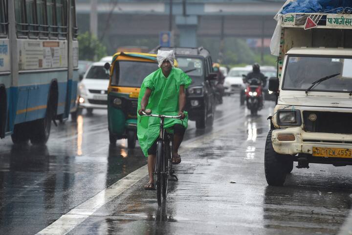 केंद्रीय प्रदूषण नियंत्रण बोर्ड ने बताया कि दिल्ली में रविवार शाम छह बजे वायु गुणवत्ता सूचकांक (एक्यूआई) 118 दर्ज किया गया जो ‘मध्यम' श्रेणी में आता है.