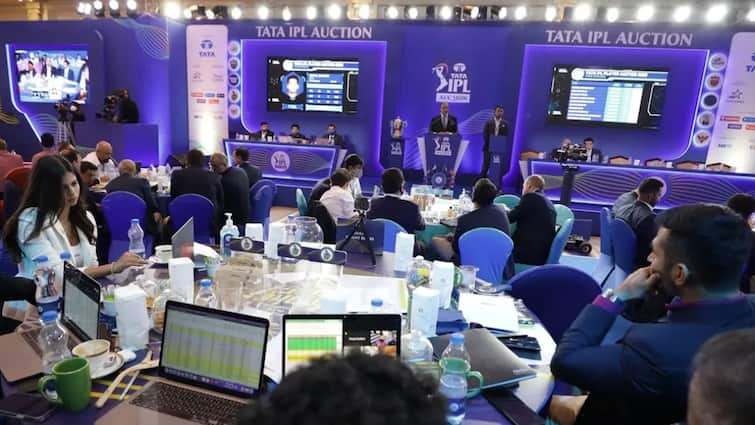 ipl 2025 mega auction know when and where auction may take place retention rules IPL 2025 Mega Auction: कब और कहां होगा मेगा ऑक्शन? इतने प्लेयर्स को रिटेन कर सकेंगी टीमें; जानें सारी डिटेल्स