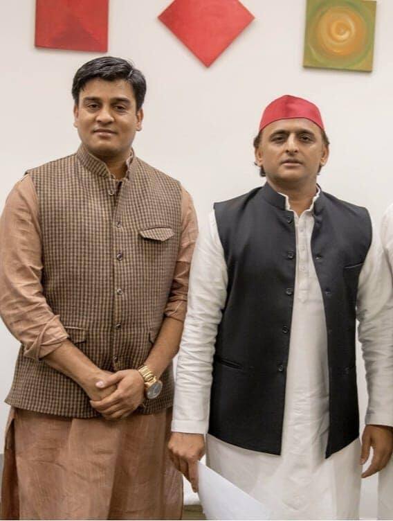 कांग्रेस नेता ने कहा कि परिसमन बदला तो संजीव दरियाबादी हारे. फिर सपा कांग्रेस गठबंधन के बाद इरफान सोलंकी विधायक बने.