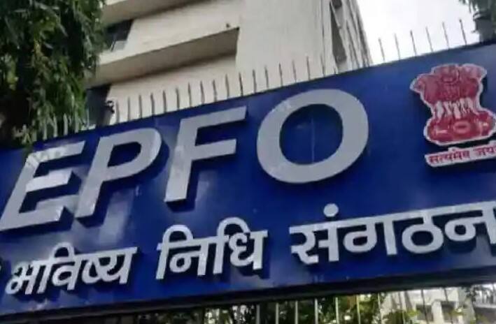 આગળ તમે મેનેજ ટેબ પર ક્લિક કરો. પછી તમે ડ્રોપ ડાઉન મેનુ જોશો. આ મેનુમાં જઈને તમે KYC નો વિકલ્પ પસંદ કરો છો. આગળ, તમને તે બેંક પસંદ કરવાનો વિકલ્પ મળશે જેની સાથે તમે તમારો UAN નંબર લિંક કરવા માંગો છો. આ પછી તમારો બેંક એકાઉન્ટ નંબર, IFSC કોડ વગેરે વિગતો ભરો. ત્યાર બાદ તેને સેવ કરો.