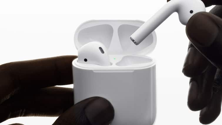 Apple AirPods With Cameras To Enter Mass Production By 2026: Ming-Chi Kuo