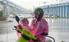 Kolkata Weather : হাত ধরেছে নিম্নচাপ ও মৌসুমী অক্ষরেখা, দুইয়ের প্রভাবে তুমুল বৃষ্টি কলকাতায়?