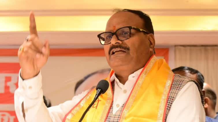UP deputy CM Brajesh Pathak give statement on kanpur BJP workers and Samajwadi workers dispute ann कानपुर में BJP नेता के कार से हूटर उतरवाने के विवाद पर ब्रजेश पाठक की प्रतिक्रिया, जानें क्या कहा
