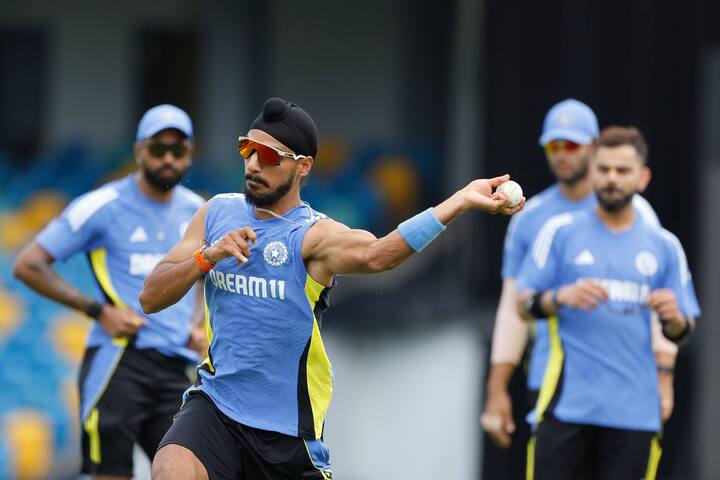 अर्शदीप सिंग देखील यशस्वी ठरला त्यानं 17 विकेट घेतल्या. त्याला देखील आयसीसीनं टीम ऑफ द टुर्नामेंटमध्ये घेतलं आहे.