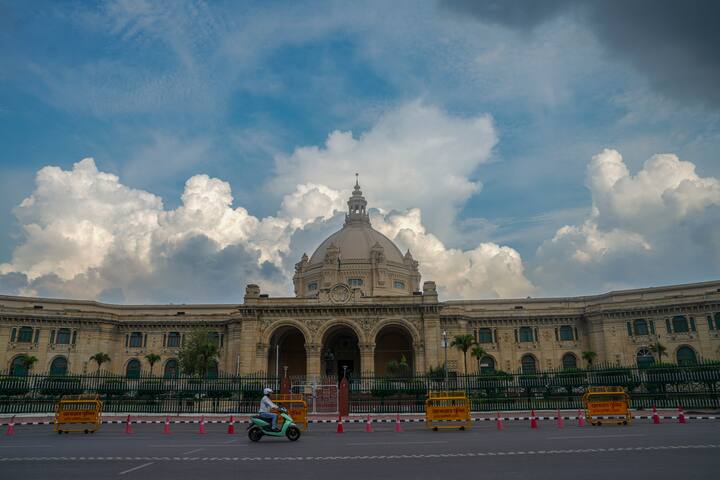 उत्तर प्रदेश (यूपी) के 10 विधायक इस बार के आम चुनाव में सांसद चुने गए हैं.