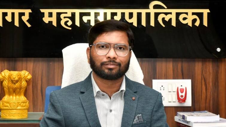 Ahmednagar Municipal Commissioner Pankaj Jawale s problems increase government called for report on the resolutions of standing committee Maharashtra Marathi News Pankaj Jawale : अहमदनगर मनपाचे लाचखोर आयुक्त पंकज जावळेंच्या अडचणीत वाढ; स्थायी समितीच्या 'त्या' ठरावांचा अहवाल शासनाने मागवला