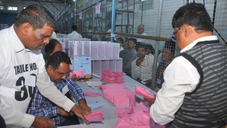 Nashik Teacher Constituency election vote Counting stopped Maharashtra Marathi News Nashik Teachers Constituency Election Result 2024 : नाशिक शिक्षक मतदारसंघाची मतमोजणी थांबवली, नेमकं कारण काय?