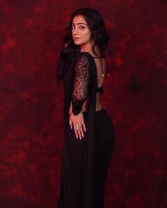 Neha Marda Pics: बेटी को जन्म देने के डेढ़ साल बाद साइज जीरो हुईं ‘बालिका वधू’ की ये एक्ट्रेस, साड़ी में फ्लॉन्ट की पतली कमर