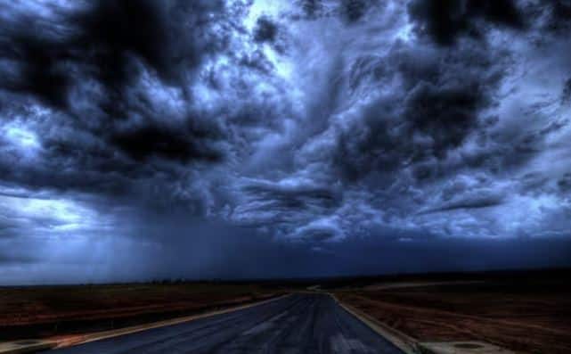 ਤੁਸੀਂ ਦੇਖਿਆ ਹੋਵੇਗਾ ਕਿ ਬਿਜਲੀ ਅਤੇ ਗਰਜ ਇੱਕੋ ਸਮੇਂ ਵਾਪਰਦੀਆਂ ਹਨ। ਹਾਲਾਂਕਿ ਬਿਜਲੀ ਦੀ ਚਮਕ ਪਹਿਲਾਂ ਦਿਖਾਈ ਦਿੰਦੀ ਹੈ। ਇਸ ਦਾ ਸਭ ਤੋਂ ਵੱਡਾ ਕਾਰਨ ਇਹ ਹੈ ਕਿ ਪ੍ਰਕਾਸ਼ ਦੀ ਗਤੀ ਆਵਾਜ਼ ਨਾਲੋਂ ਬਹੁਤ ਤੇਜ਼ ਹੈ। ਪ੍ਰਕਾਸ਼ ਦੀ ਗਤੀ 30,0000 ਕਿਲੋਮੀਟਰ ਪ੍ਰਤੀ ਸਕਿੰਟ ਹੈ, ਜਦੋਂ ਕਿ ਆਵਾਜ਼ ਦੀ ਗਤੀ 332 ਮੀਟਰ ਪ੍ਰਤੀ ਸੈਕਿੰਡ ਹੈ।