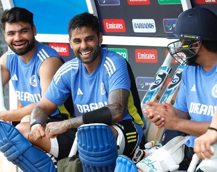 ਜਾਣੋ ਕਿਵੇਂ ਸੀ ਮੁਕਾਬਲਾ   ਸਖ਼ਤ ਮੁਕਾਬਲੇ ਦੀ ਗੱਲ ਕਰੀਏ ਤਾਂ ਭਾਰਤ ਨੇ ਟਾਸ ਜਿੱਤ ਕੇ ਪਹਿਲਾਂ ਬੱਲੇਬਾਜ਼ੀ ਕਰਨ ਦਾ ਫੈਸਲਾ ਕੀਤਾ ਸੀ। ਵਿਰਾਟ ਕੋਹਲੀ ਅਤੇ ਰੋਹਿਤ ਸ਼ਰਮਾ ਨੇ ਟੀਮ ਨੂੰ ਸ਼ਾਨਦਾਰ ਸ਼ੁਰੂਆਤ ਦਿਵਾਈ ਪਰ ਰੋਹਿਤ ਦੂਜੇ ਹੀ ਓਵਰ ਵਿੱਚ ਕੇਸ਼ਵ ਮਹਾਰਾਜ ਦੇ ਹੱਥੋਂ ਆਊਟ ਹੋ ਗਏ।