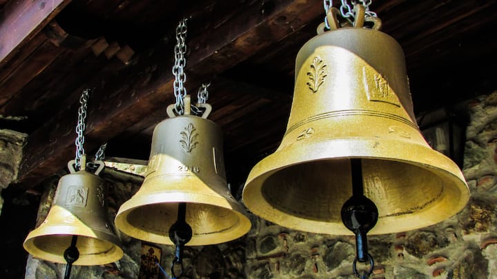 Ringing bells together creates a feeling of cohesion among the followers, which in turn raises communal harmony and positive energies.  (Image source: Canva)