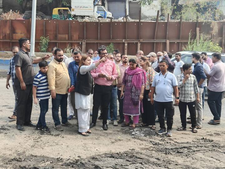 एमसीडी मेयर ने बताया कि किशनगंज रेलवे अंडरब्रिज पर काफी अधिक मात्रा में जलभराव हो गया था. यहां पर छह पंप लगाए गए हैं. उनकी कोशिश है कि यहां 83 एचपी के दो अतिरिक्त पंप जल्द ही लगा लिए जाएं. मेयर ने लोगों को आश्वासन दिया कि अब बारिश के चलते जलभराव का सामना उन्हें नहीं करना पड़ेगा.