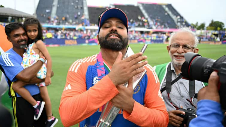 It is all written Rohit says T20I retirement was not planned but time was just right Rohit Sharma: ఇప్పుడే రిటైర్‌ అవ్వాలనుకోలేదు, పరిస్థితులే అలా నడిపించాయ్‌