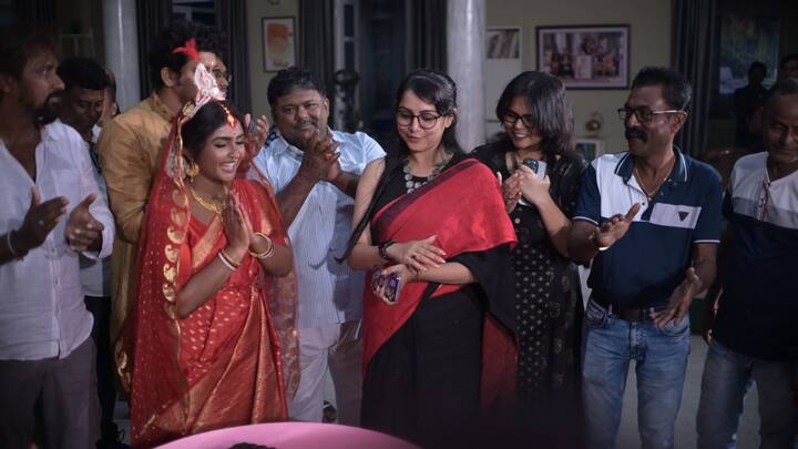 ২০২২ সালের ৭ নভেম্বর শুরু হয় এই পথচলা। ধারাবাহিকের গল্পে এরপর বয়ে গেছে অনেক ঝড়ঝাপ্টা। তবে ধারাবাহিকের জনপ্রিয়তা থেকেছে অক্ষুণ্ণ।