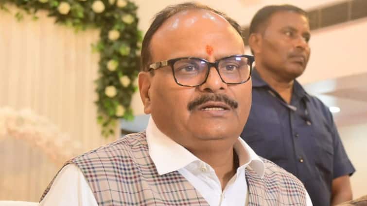 UP Deputy CM Brajesh Pathak flagged off the special communicable disease control campaign in Kanpur Ann ब्रजेश पाठक ने किया कानपुर अस्पताल का निरीक्षण, संचारी रोग नियंत्रण अभियान को दिखाई हरी झंडी