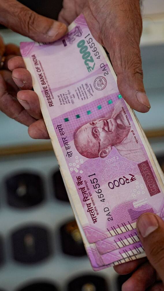 ২০০০ টাকার নোট নিয়ে নতুন খবর, আপনার কাছে আছে আর নোট ?