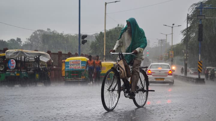 Gujarat Weather: હવામાન વિભાગે આજે ગુજરાતના આઠ જિલ્લાઓમાં ભારે વરસાદની સંભાવના વ્યક્ત કરી છે. સૌરાષ્ટ્ર કચ્છ અને દક્ષિણ ગુજરાતના વિસ્તારોમાં ભારેથી અતિભારે વરસાદ પડી શકે છે.