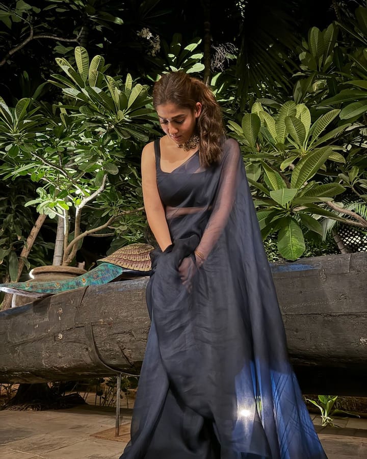 Nayanthara Radiates Minimalistic Elegance In A Dark Blue Sheer Saree, See Pics