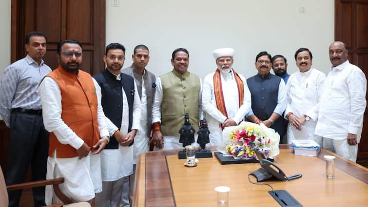 CM Eknath Shinde Shiv Sena NCP Ajit Pawar MP met PM Narendra Modi Maharashtra ann CM एकनाथ शिंदे और अजित पवार की पार्टी के सांसदों ने पीएम मोदी से की मुलाकात, जानें क्या हुई बात?