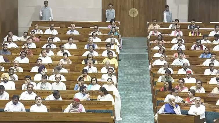 Parliament Session INDIA bloc protests against NEET row in Lok Sabha NEET Row: లోక్‌సభలో నీట్‌పై చర్చకు డిమాండ్‌, అనుమతి ఇవ్వని స్పీకర్ - విపక్షాలు వాకౌట్
