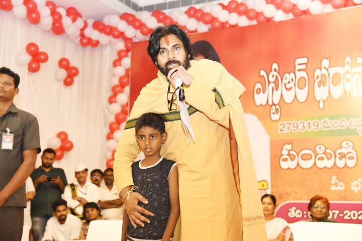 పంచాయతీరాజ్ శాఖ విషయాలను అధికారులను అడిగి తెలుసుకుంటుంటే గత ప్రభుత్వంలో జరిగిన అరాచకాలు బయటపడుతున్నాయని సంచలన వ్యాఖ్యలు చేశారు. పంచాయతీరాజ్ నిధులు ఏమయ్యాయి, ఎలా దారి మళ్లించారో అంతుపట్టడం లేదన్నారు. పంచాయతీరాజ్ వ్యవస్థకు జీవం పోస్తామన్నారు.