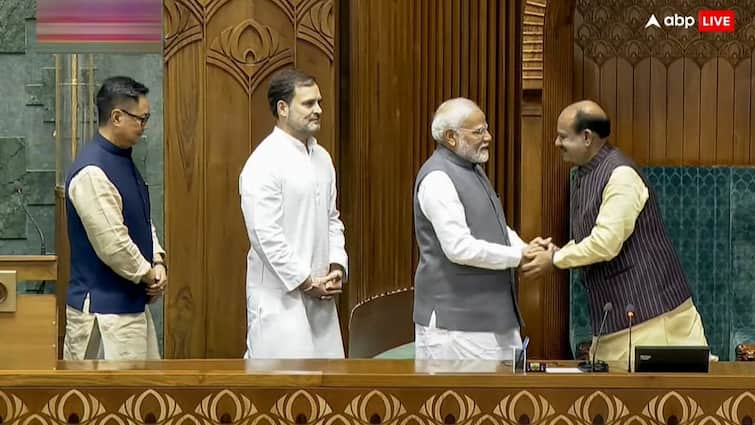 Parliament Session 2024 lop rahul gandhi targets lok sabha speaker Om Birla for Bowed down to PM Modi 'PM मोदी से हाथ मिलाते वक्त आप झुक गए थे', राहुल गांधी ने लगाया आरोप तो स्पीकर ओम बिरला ने दिया ये जवाब