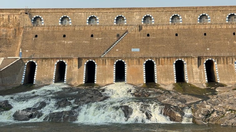 On the first day of the week, the water flow of Mettur Dam increased to 1038 cubic feet TNN Mettur Dam: வாரத்தின் முதல் நாளில் 1038 கன அடியாக அதிகரித்த மேட்டூர் அணையின் நீர்வரத்து.