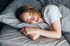 Quality Sleep: चैन की नींद सोना है तो दुरुस्त कर लें अपना खानपान, वरना परेशानी में पड़ जाएंगे
