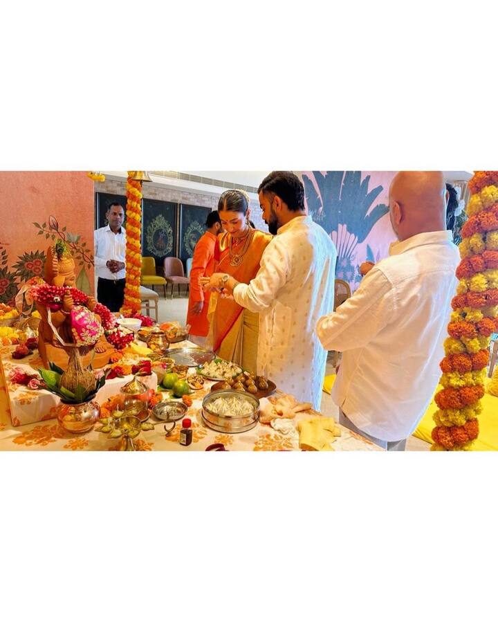 हिंदुस्तान टाईम्सच्या वृत्तानुसार, तो इन्स्टाग्रामवरुन 8.9 कोटी तर ट्विटरवरुन 2.5 कोटी रुपये कमावतो.