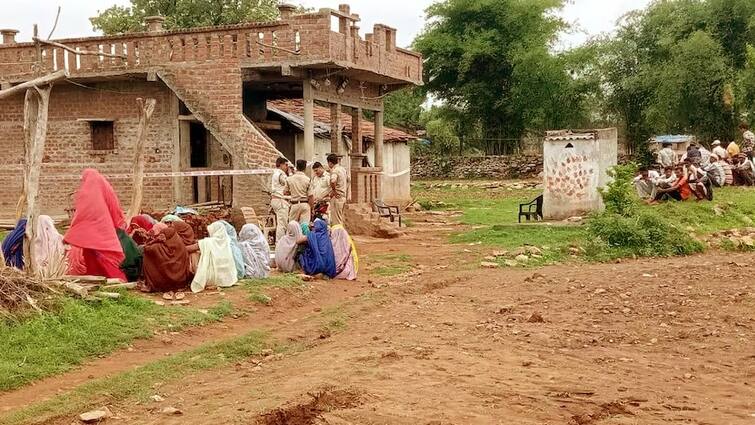 Dead bodies of husband wife and three children were found hanging in the house Crime News: ਘਰ ਵਿਚ ਲਟਕਦੀਆਂ ਮਿਲੀਆਂ ਪਤੀ, ਪਤਨੀ ਅਤੇ ਤਿੰਨ ਬੱਚਿਆਂ ਦੀਆਂ ਲਾਸ਼ਾ, ਅੱਜ ਹੀ ਹੋਇਆ ਸੀ ਬੁਰਾੜੀ ਕਾਂਡ