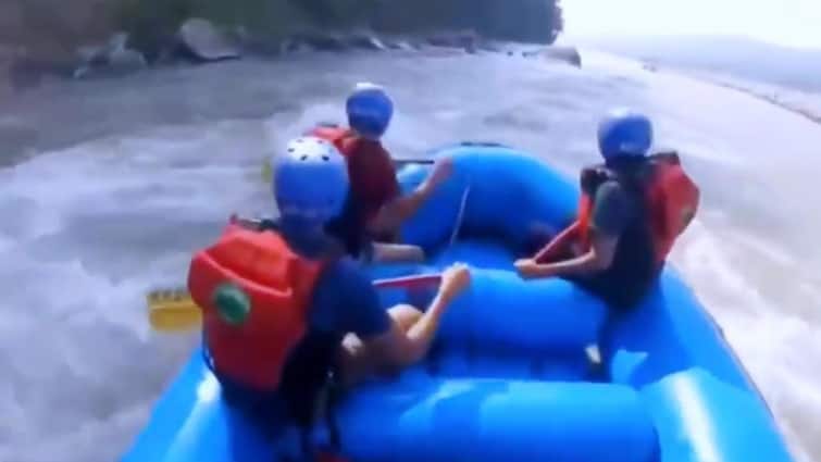 Uttarakhand Tourists not be able enjoy rafting 2 months river rafting banned ann Uttarakhand News: उत्तराखंड में राफ्टिंग का मजा नहीं उठा पाएंगे पर्यटक, 2 महीने के तक रिवर राफ्टिंग पर लगी रोक