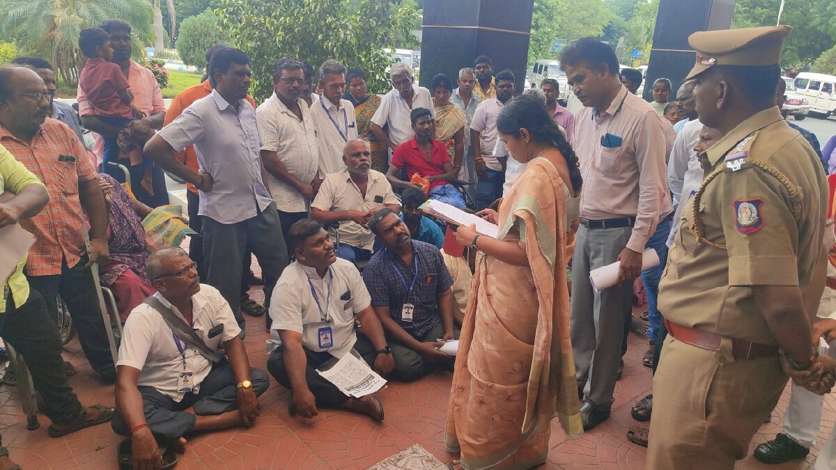 மக்கள் குறைதீர் கூட்டம் - பதற்றமாக காணப்பட்ட சேலம் மாவட்ட ஆட்சியர் அலுவலகம்