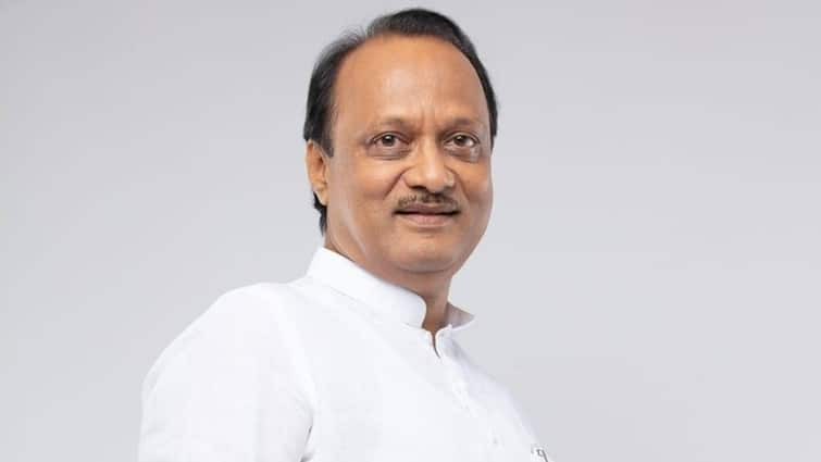 Ajit Pawar A decision to give option to old pension scheme to teaching and non-teaching staff will be taken within next 3 months says Ajit Pawar Marathi News Ajit Pawar : शिक्षक-शिक्षकेतर कर्मचाऱ्यांना जुन्या पेन्शन योजनेचा पर्याय देण्याचा निर्णय पुढील 3 महिन्यांच्या आत घेणार, अजित पवारांचा शब्द