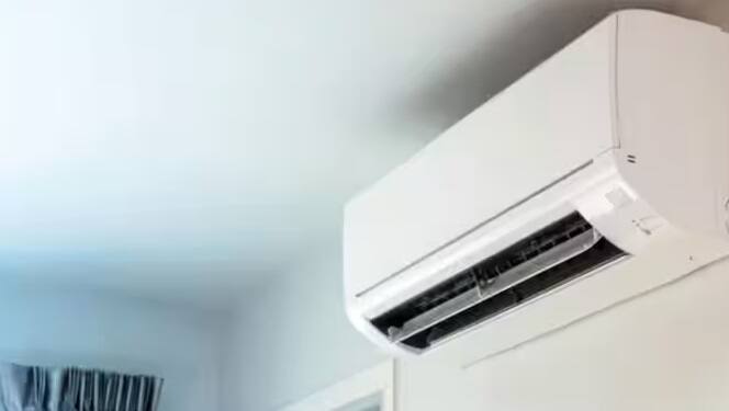 તો તેની સાથે એસીને વચ્ચે-વચ્ચે સ્વીચ ઓન અને ઓફ કરવાથી આરામ મળે છે. આનાથી AC પર વધુ અસર થતી નથી. અને એસી લાંબો સમય ચાલે છે.