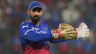 Dinesh Karthik Batting Coach RCB: आरसीबी ने कार्तिक को बनाया बैटिंग कोच, साथ मिली एक और अहम जिम्मेदारी