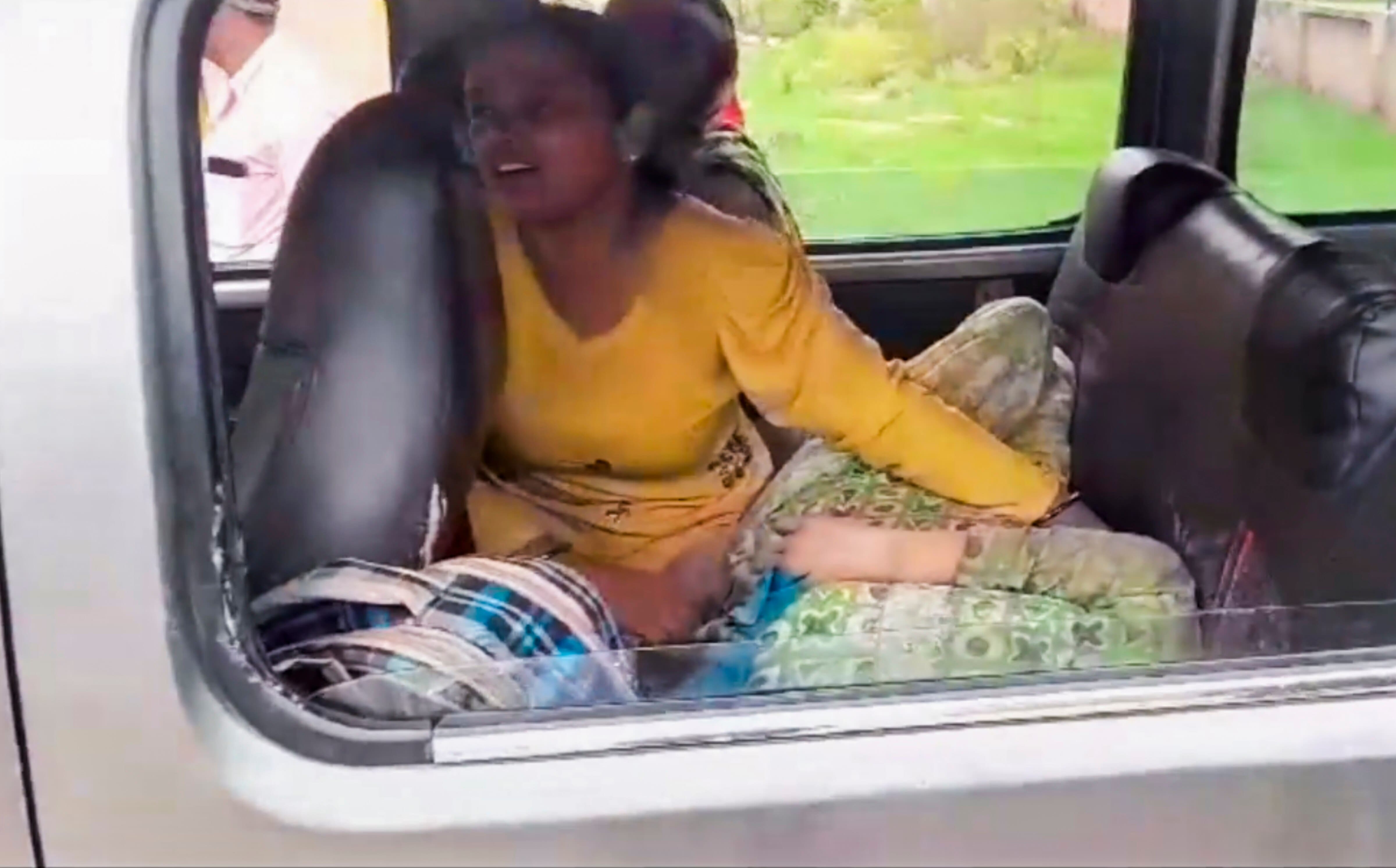 கூட்ட நெரிசலில் சிக்கி 3 குழந்தைகள், பெண்கள் உட்பட 27 பேர் உயிரிழப்பு: உ.பி.யில் அதிர்ச்சி