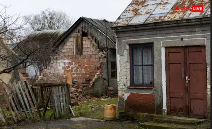 ਜੀ ਹਾਂ, ਇੰਗਲੈਂਡ ਦੇ ਨਿਊਕੈਸਲ ਵਿੱਚ ਇੱਕ 4BHK ਘਰ ਬਿਕਾਊ ਹੈ, ਜਿਸ ਦੀ ਕੀਮਤ ਜਾਣ ਕੇ ਤੁਹਾਡੇ ਹੋਸ਼ ਉੱਡ ਜਾਣਗੇ। ਇਸ ਘਰ ਦੀ ਕੀਮਤ ਸਿਰਫ 105 ਰੁਪਏ ਰੱਖੀ ਗਈ ਹੈ। ਜੀ ਹਾਂ, ਤੁਸੀਂ ਹੈਰਾਨ ਹੋਵੋਗੇ ਇੰਨਾ ਹੀ ਨਹੀਂ ਇਸ ਘਰ ਨੂੰ ਖਰੀਦਣ 'ਤੇ ਤੁਹਾਨੂੰ 7 ਲੱਖ ਰੁਪਏ ਦਾ ਬੋਨਸ ਵੀ ਮਿਲੇਗਾ।