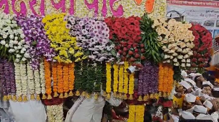 पुणे शहरातून प्रस्थान ठेवल्यावर तुकाराम महाराज यांच्या पालखीचा आजचा मुक्काम लोणी काळभोर येथे असणार आहे.