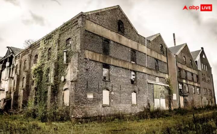 ਦੱਸਿਆ ਜਾ ਰਿਹਾ ਹੈ ਕਿ ਇਸ ਘਰ ਵਿੱਚ ਚਾਰ ਬੈੱਡਰੂਮ, ਦੋ ਬਾਥਰੂਮ, ਇੱਕ ਲਾਉਂਜ ਅਤੇ ਇੱਕ ਰਸੋਈ ਹੈ, ਇਸ ਘਰ ਵਿੱਚ ਬੱਚਿਆਂ ਦੇ ਖੇਡਣ ਲਈ ਇੱਕ ਗਾਰਡਨ ਵੀ ਹੈ। ਇਹ ਘਰ ਪੈਟਿਨਸਨ ਅਸਟੇਟ ਏਜੰਸੀ ਦੁਆਰਾ ਵਿਕਰੀ ਲਈ ਸੂਚੀਬੱਧ ਕੀਤਾ ਗਿਆ ਹੈ।