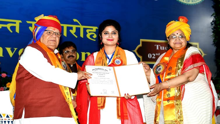 Kota University 10th Convocation Rajasthan Governor Kalraj Mishra gave 60 students gold medals ANN कोटा यूनिवर्सिटी का 10वां दीक्षांत समारोह, राज्यपाल कलराज मिश्र ने 60 स्टूडेंट्स को दिया गोल्ड मेडल