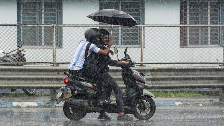 দার্জিলিং, কালিম্পং, আলিপুরদুয়ার, কোচবিহার, জলপাইগুড়ি এই পাঁচ জেলাতে ২০০ মিলিমিটার বা তার বেশি বৃষ্টি হওয়ার আশঙ্কা। মালদা উত্তর ও দক্ষিণ দিনাজপুর এই তিন জেলাতেও বিক্ষিপ্তভাবে ভারী বৃষ্টির সম্ভাবনা। শনিবার পর্যন্ত এই বৃষ্টি চলবে।