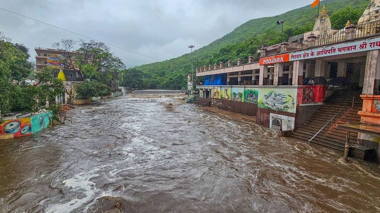 Heavy Rainfall Isolates 30 Villages In Junagadh As Roads Submerged, NDRF deployed Heavy Rainfall Isolates 30 Villages In Junagadh As Roads Submerged, NDRF deployed