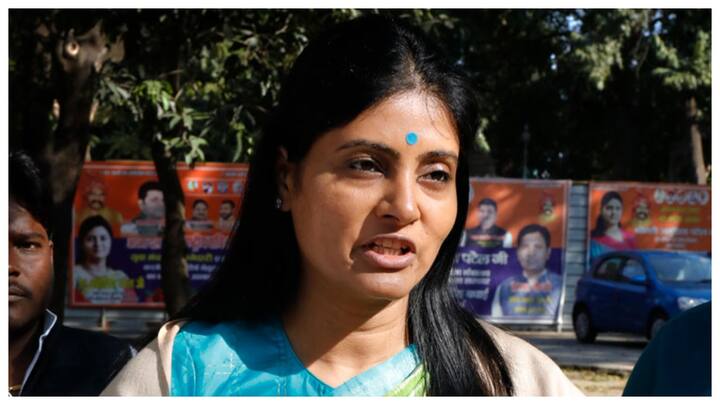 इस पत्र का जवाब देते उत्तर प्रदेश सरकार ने कहा था आरक्षित वर्ग के पदों को किसी भी हालात में दूसरे वर्गों से नहीं भरा जा सकता है.