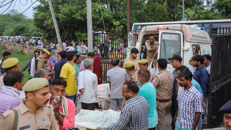 UP Police Constable Dies After Witnessing Hathras Satsang Stampede Hathras Stampede Horror: UP Police Constable Dies Of Heart Attack After Seeing Dead Bodies